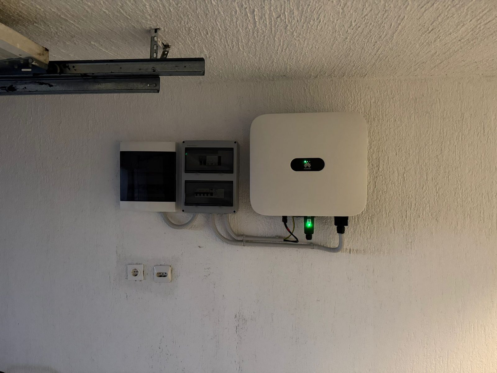 Huawei inverter i AC ormarić