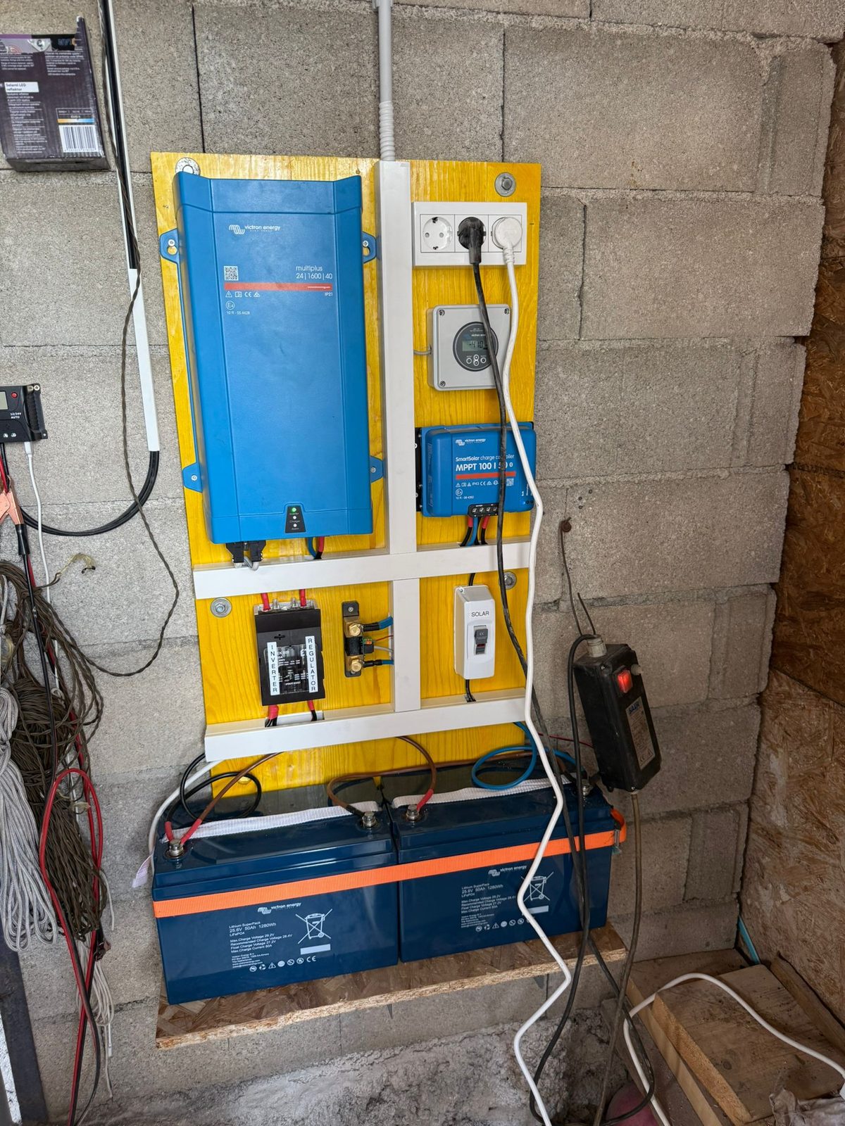 Off-grid Victron sustav s baterijama